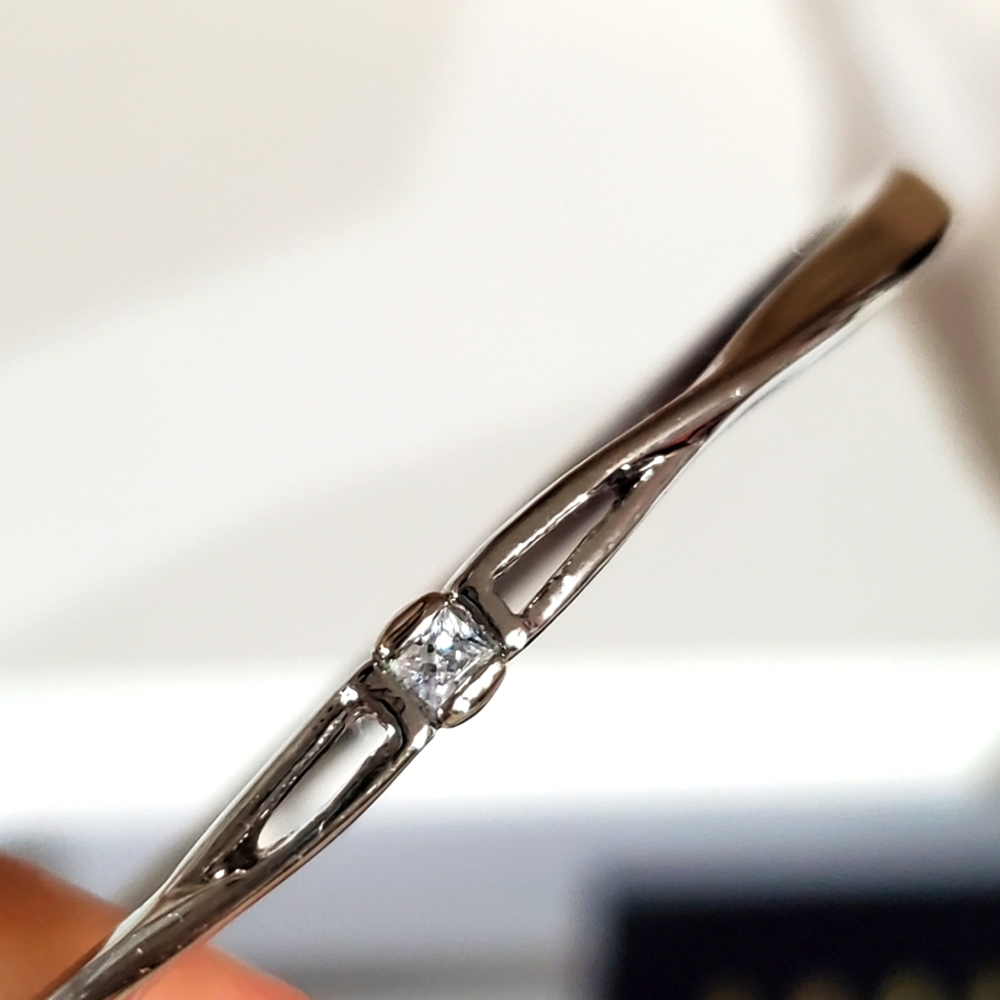 Bangle bracelet